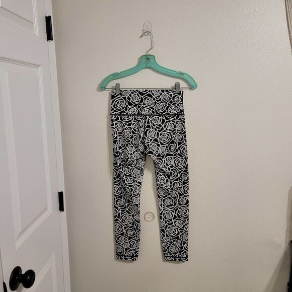 Lululemon Rosette Cropped Leggings Sz 6 - Picture 2 of 5